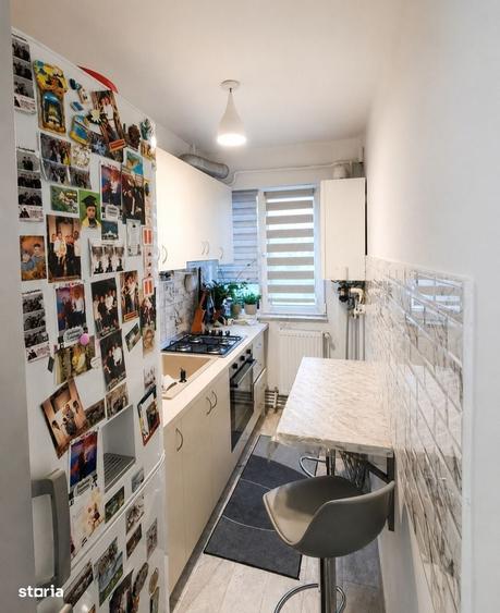 Apartament cu 2 camere semidecomandat în Craiovița Nouă