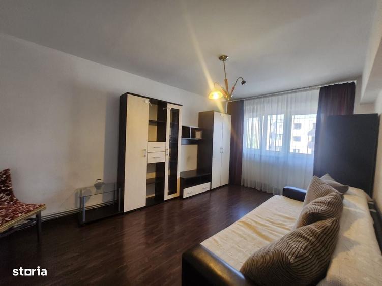 Apartament cu 3 camere decomandat în Găvana