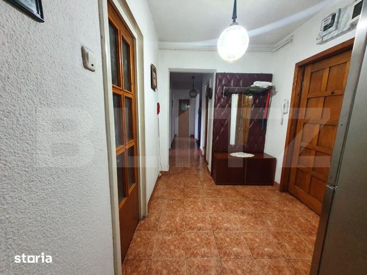 Apartament cu 4 camere decomandat, mobilat în Sud