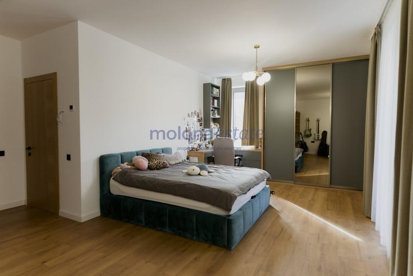Duplex cu 12 camere cu Canalizare în Andrei Mureșanu