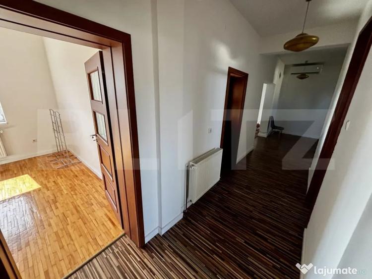 Apartament cu 4 camere decomandat în Central