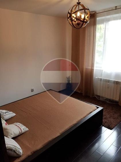 Apartament cu 2 camere decomandat, mobilat în P-ța Victoriei