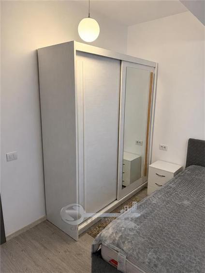 Apartament cu 3 camere decomandat în Palat