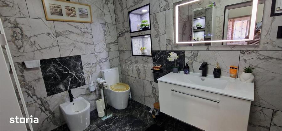 Casă cu 6 camere cu Teren 216 Mp în Muncitoresc