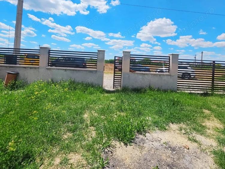 Casă cu Teren 300 Mp în Rontău