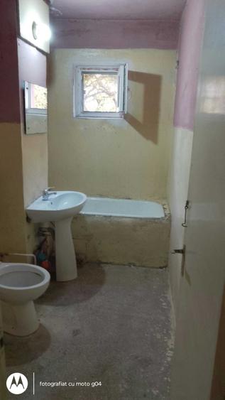 Apartament cu 2 camere semidecomandat în Utvin