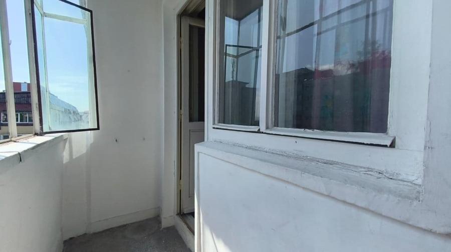 Apartament cu 4 camere semidecomandat în Piața Centrală