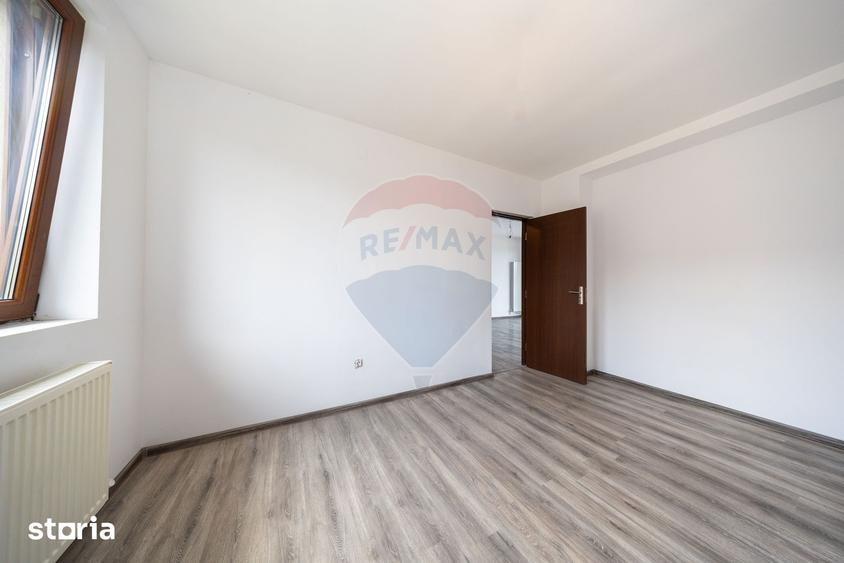 Casă cu 3 camere cu Teren 177 Mp în Sânpetru