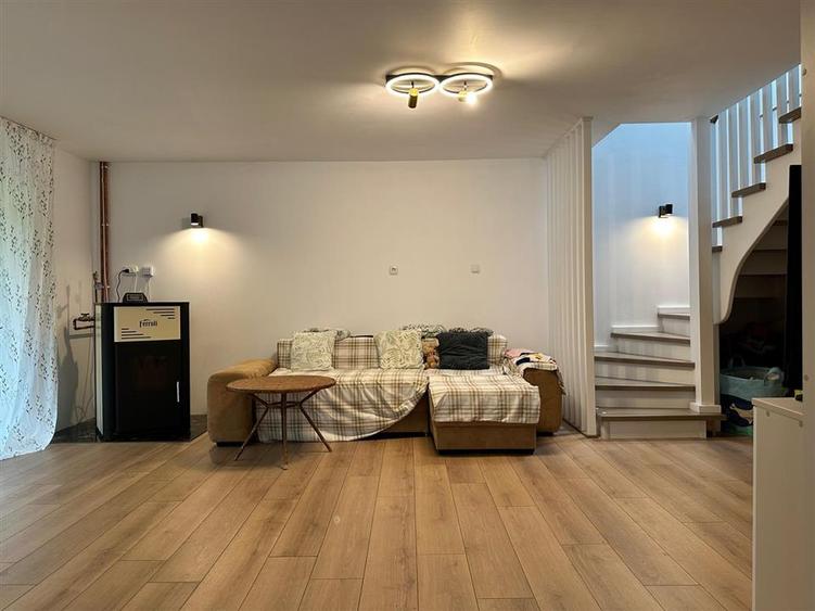 Casă individuală cu 5 camere cu Teren 3029 Mp în Drajna de Sus