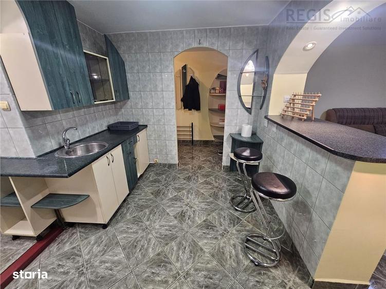 Apartament cu 2 camere, mobilat în Est