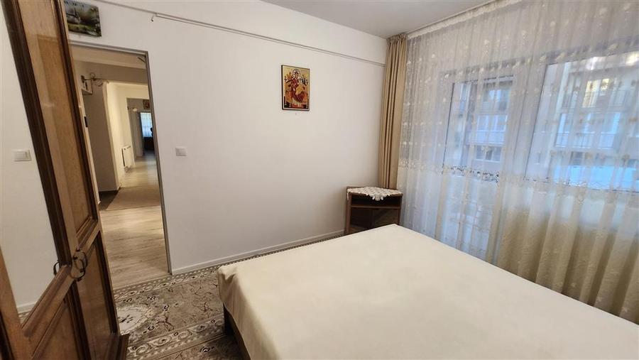 Apartament cu 4 camere decomandat, mobilat în Ipotești