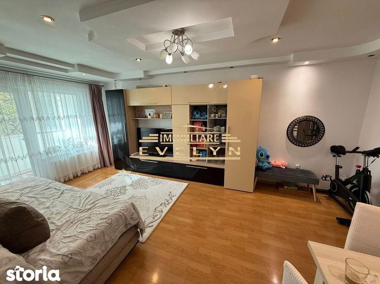 Apartament cu 3 camere semidecomandat în Central