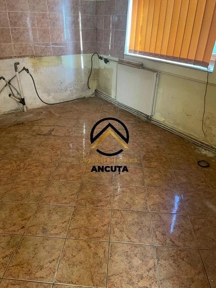 Casă cu 5 camere cu Canalizare în Baciu