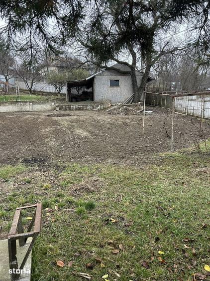 Casă cu 10 camere cu Teren 1087 Mp în Poienari