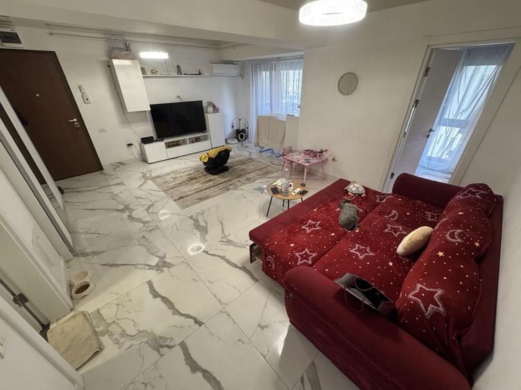 Apartament cu 3 camere semidecomandat, mobilat în Inel I