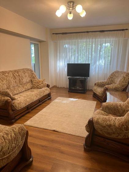 Apartament cu 4 camere decomandat în Drumul Taberei