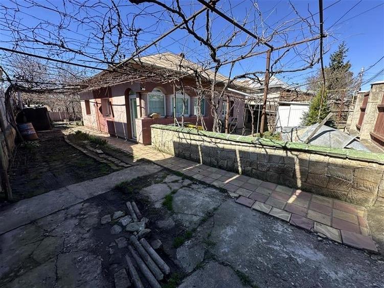 Casă individuală cu 3 camere cu Teren 969 Mp în Sud