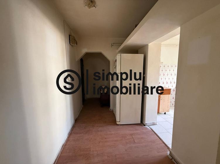 Apartament cu 2 camere semidecomandat în Craiovița Nouă