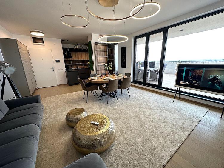 Apartament cu 4 camere decomandat în Central