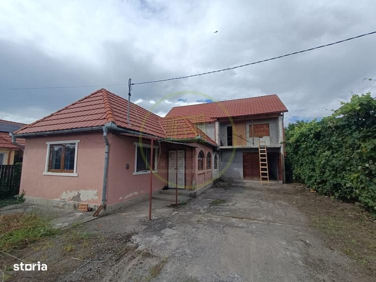 Casă cu 4 camere în Suseni