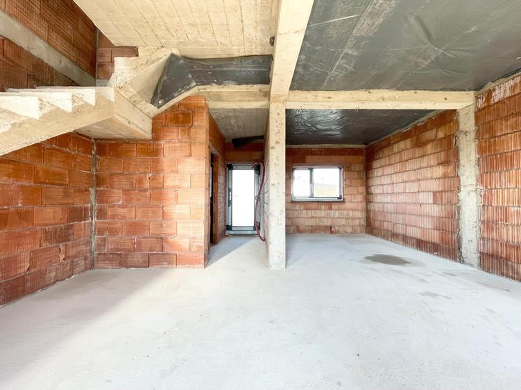 Duplex cu 3 camere cu Canalizare în Moșnița Nouă