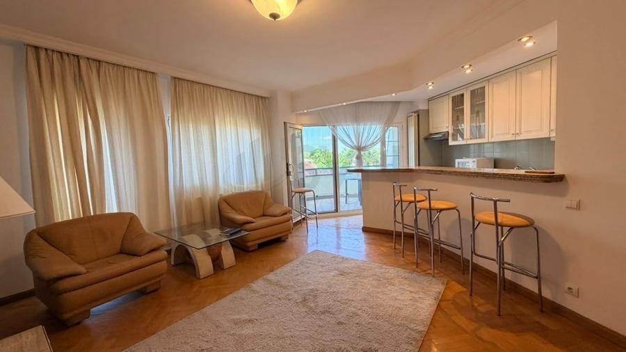 Apartament cu 3 camere semidecomandat, mobilat în Kiseleff