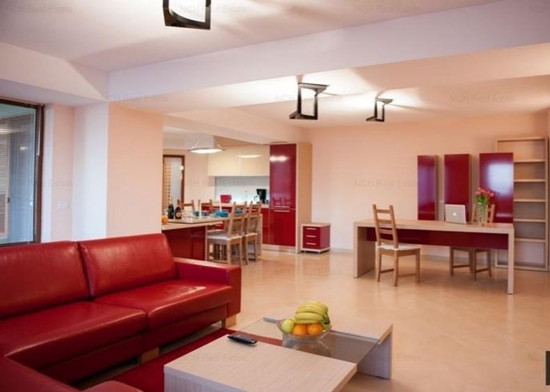 Apartament cu 4 camere decomandat, mobilat în Central