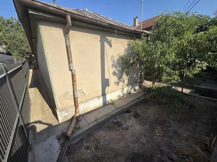 Casă cu 3 camere cu Teren 365 Mp în Est