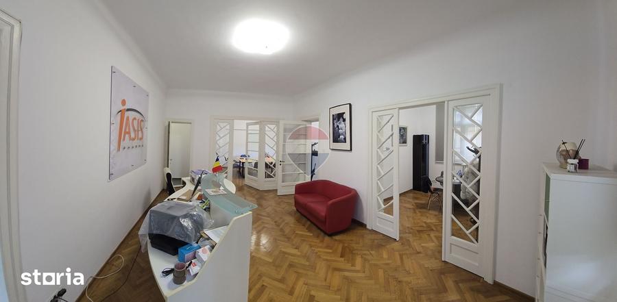 Casă cu 8 camere cu Teren 350 Mp în Eminescu