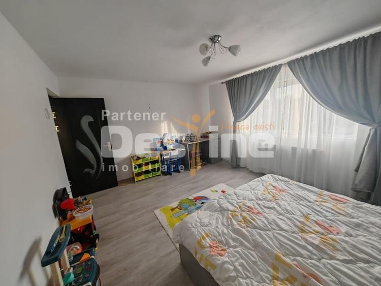 Casă individuală cu 8 camere cu Canalizare în