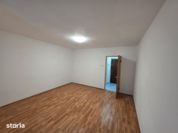 Garsonieră în Titan