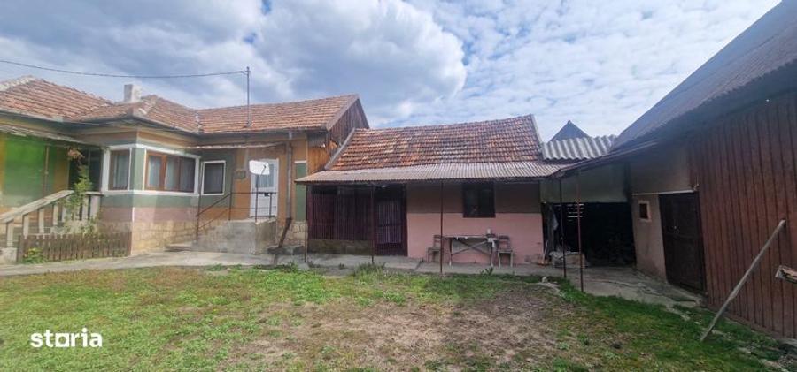 Casă cu 4 camere cu Teren 120 Mp în Almașu