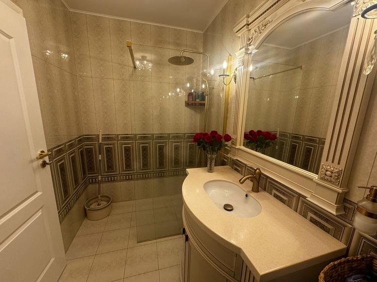 Apartament cu 3 camere decomandat, mobilat în Berceni