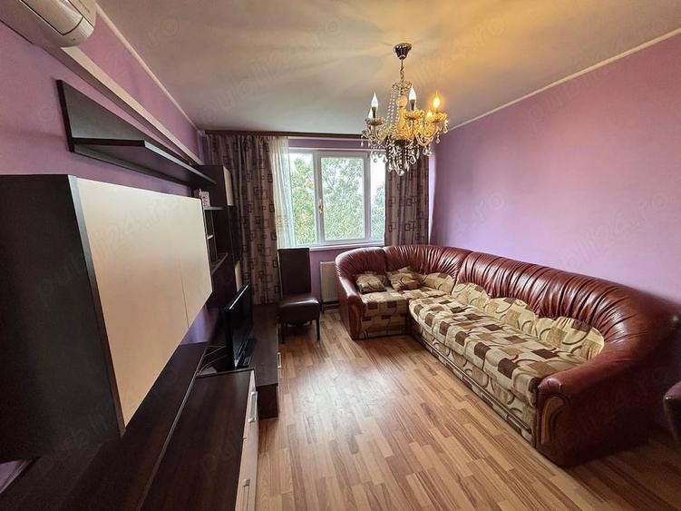 Apartament cu 3 camere semidecomandat în Central