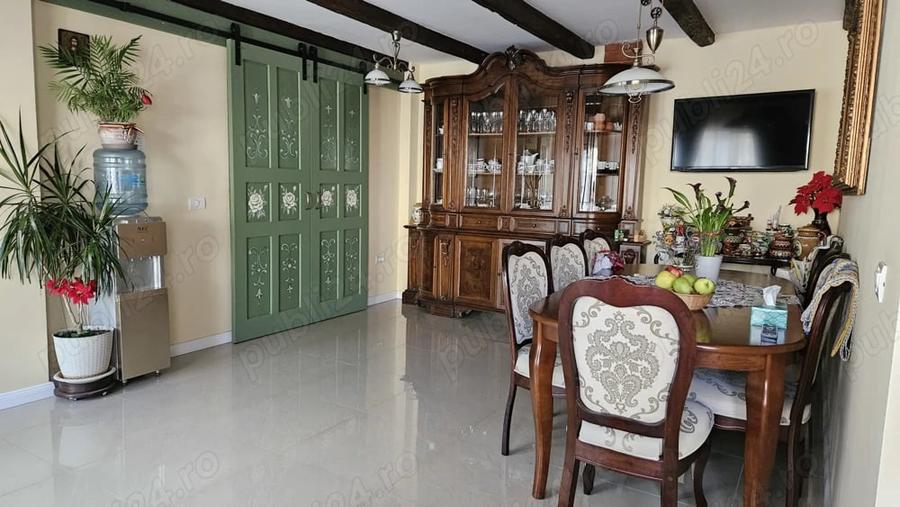 Casă cu 5 camere cu Teren 840 Mp în Lipovei