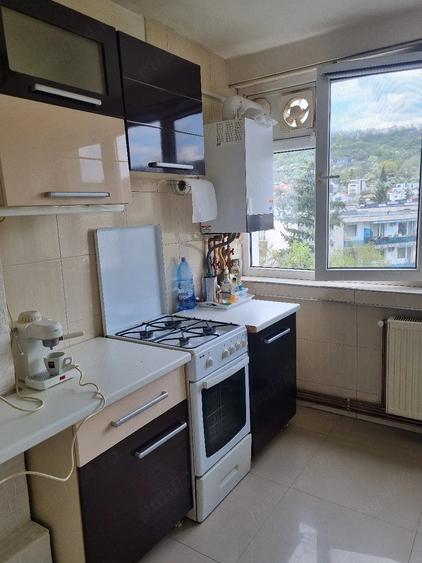 Apartament cu 3 camere semidecomandat în Grigorescu