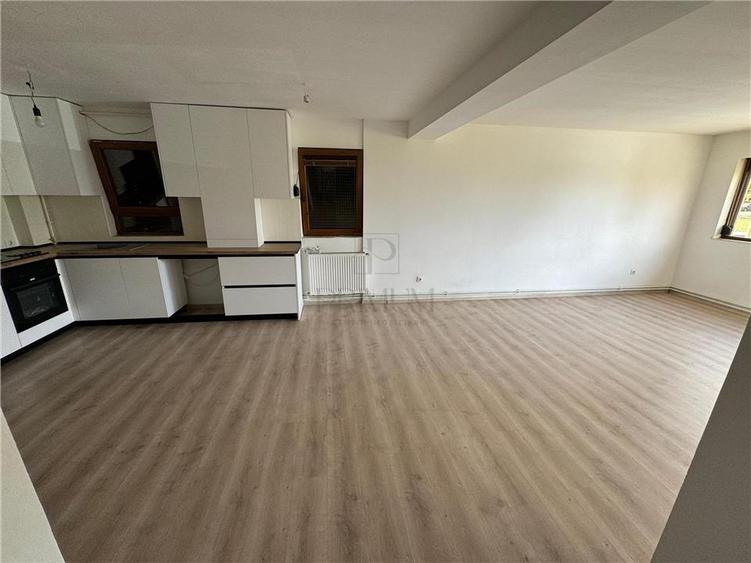 Apartament cu 3 camere semidecomandat în Giroc