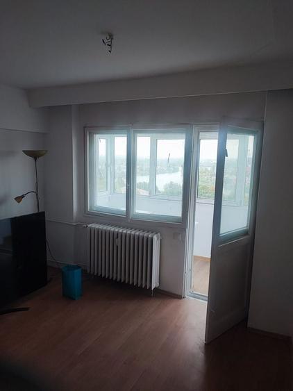 Apartament cu 3 camere decomandat în Lacul Tei