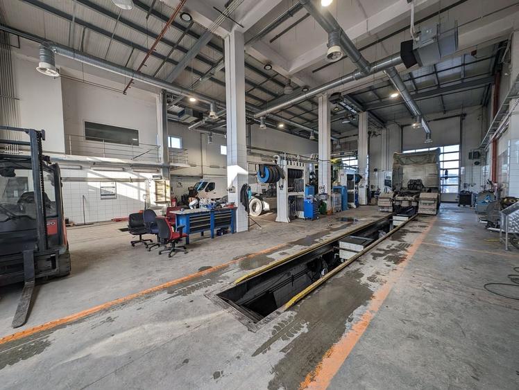 Spațiu industrial, de 1,575 mp, în Exterior Nord