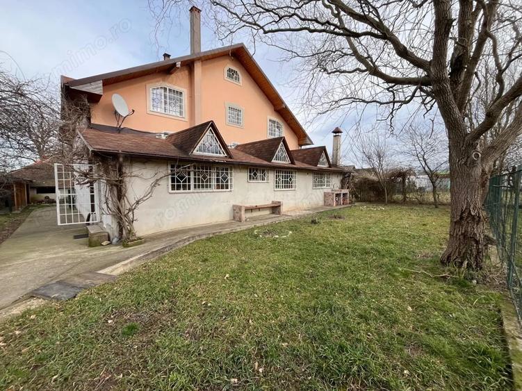 Casă cu 7 camere cu Canalizare în Dumbrava