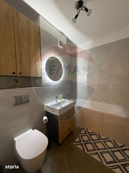 Apartament cu 3 camere decomandat în Tractorul