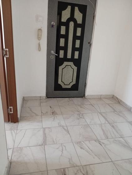 Apartament cu 2 camere semidecomandat în Fundeni