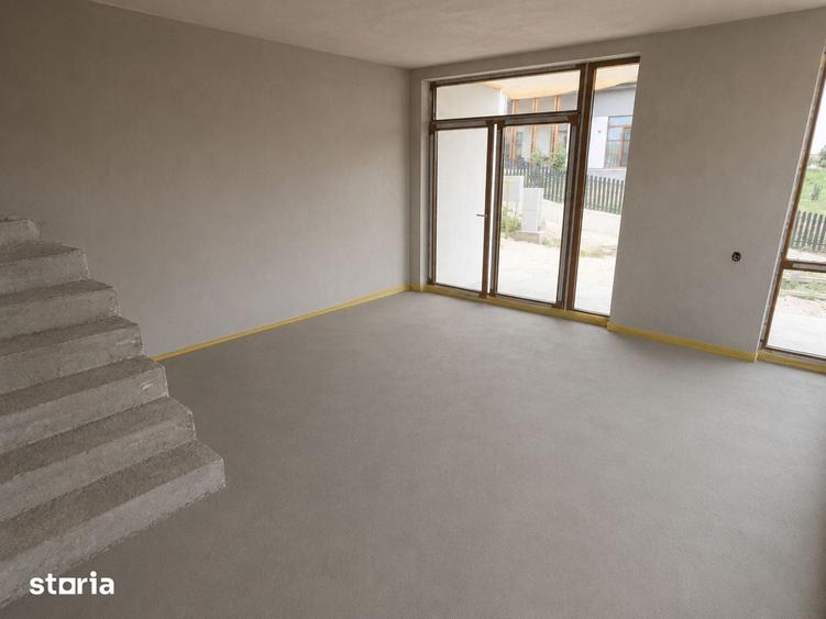 Casă cu 4 camere cu Teren 800 Mp în Jucu