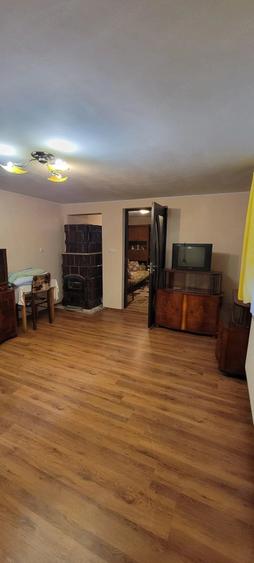 Casă cu 2 camere cu Teren 300 Mp în Central