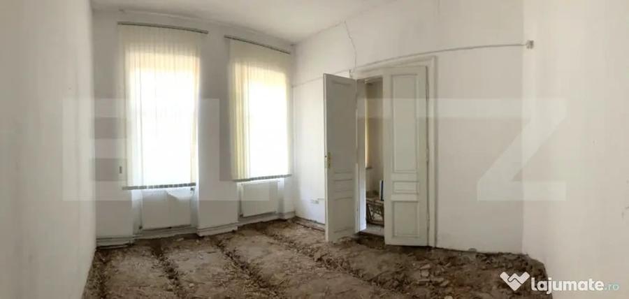 Apartament cu 3 camere semidecomandat în Central