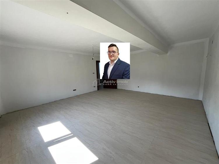 Casă individuală cu 7 camere cu Teren 600 Mp în Exterior Est