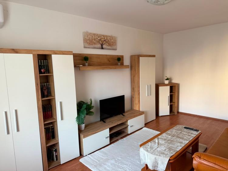 Apartament cu 3 camere decomandat în Berceni
