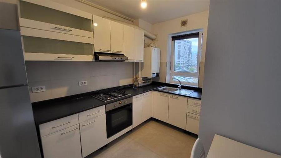 Apartament cu 2 camere decomandat, mobilat în Tractorul