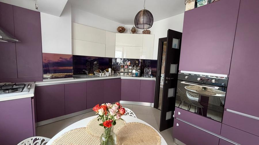 Apartament cu 3 camere decomandat, mobilat în Primo