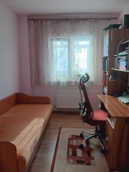 Apartament cu 3 camere decomandat în Zorilor